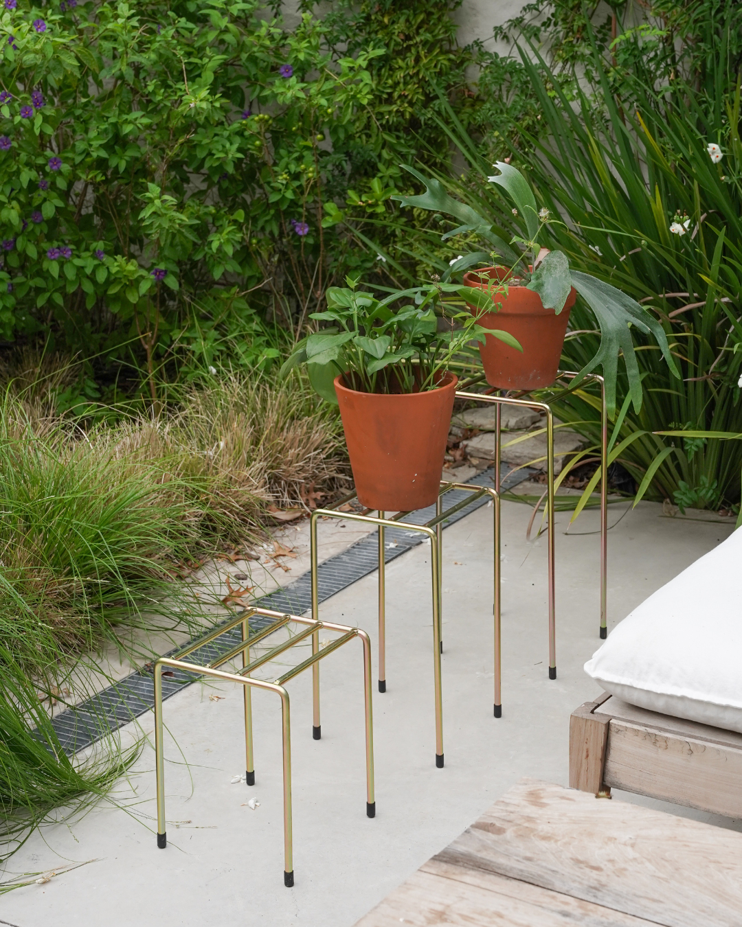 Modern Metal PotStands: Rust-Resistant Yellow Zinc Finish, Set of 3