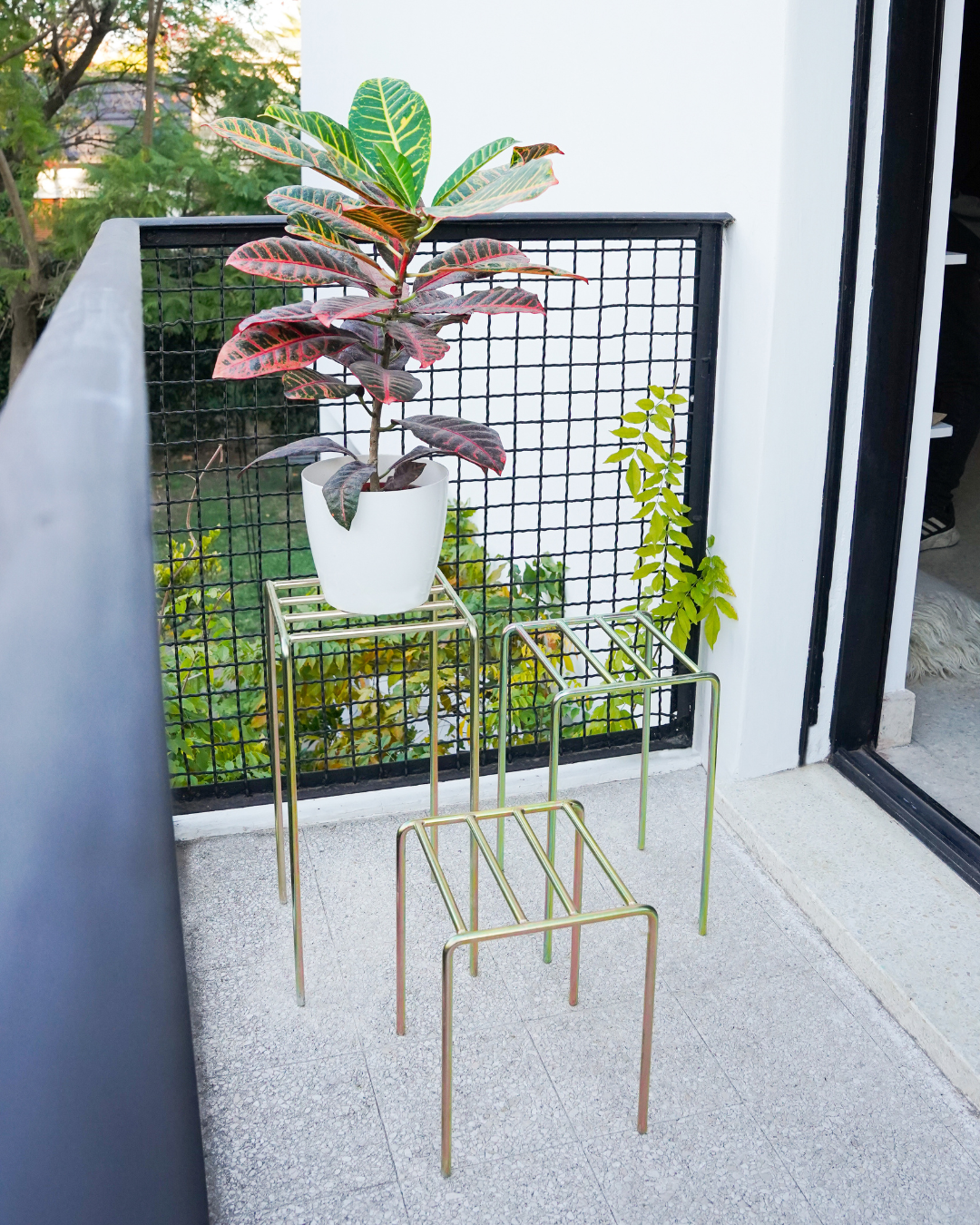 Modern Metal PotStands: Rust-Resistant Yellow Zinc Finish, Set of 3